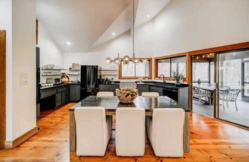 Big Canoe Cabin | Gorgeous Summer Home in Big Canoe!