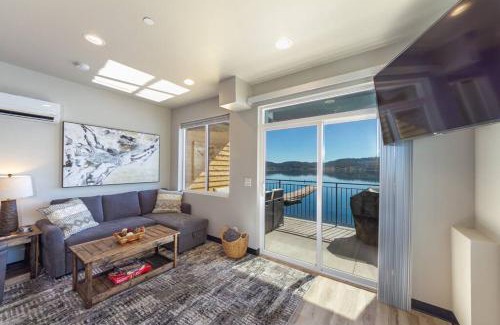 Valley House | Gorgeous Triplex Unit With Spectacular Lake Views!