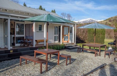 Speargrass Flat Apartment | Gorgeous Two-Bedroom Apartment below Coronet Peak