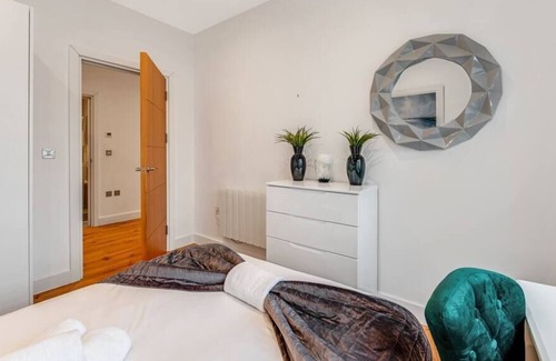 Henley Apartment | Gorgeous Two-Bed in Lovely Henley *BRAND-NEW*