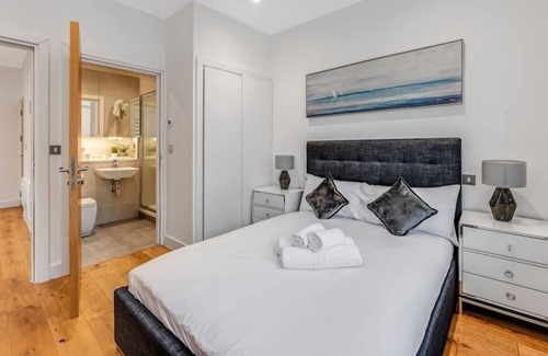 Henley Apartment | Gorgeous Two-Bed in Lovely Henley *BRAND-NEW*
