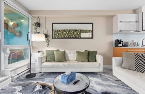 Strathcona Apartment | Gorgeous Unit in Downtown+Private Patio+1Parking