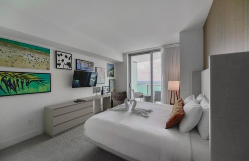Hollywood South Central Beach Apartment | Gorgeous Views Await in Your Beachfront Condo
