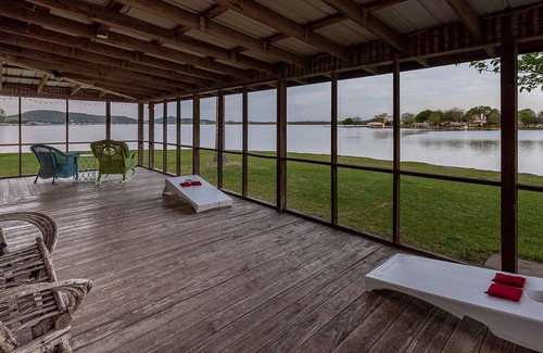 Graford House | Gorgeous views! Renovated waterfront. Cozy retreat. Super clean!