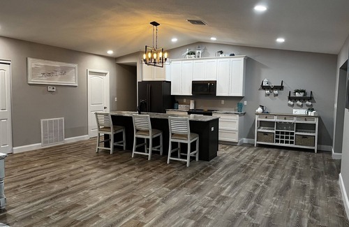 Edgewater House | Gorgeous waterfront home!