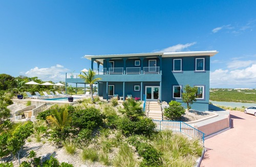 Venetian Road Settlement Villa | Gorgeous Waterfront Villa w/HUGE Outdoor Patio & Concierge Services!