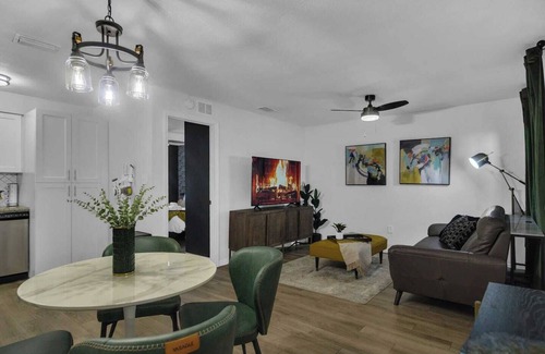 Oakford Park Apartment | Gorgeously renovated 1 bedroom apartment walking distance to Midtown