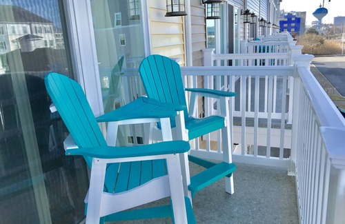 Midtown Ocean City House | GorgeousTownhouse,Beautiful Bay Views,1 block from Ocean, Free WiFi, linens inc.