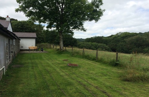 Pentrefelin Cottage | Gorlech Cottage at Ty'r Cae in the Brechfa Forest.
