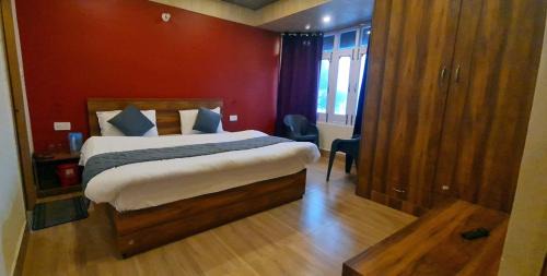 Mallital Hotel | Goroomgo GP Lake View Mall Road Nainital - Prime Location & Luxury Room - Excellent Customer Service Awarded