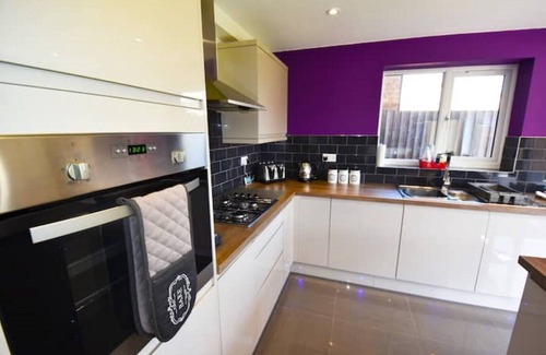 Leicester House | ❤Gorse House❤ modern clean, relaxing with garden.