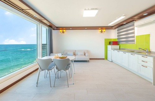 Goseong-gun House | Goseong Beach Jin Spa Pension