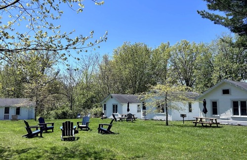 Geneva-on-the-Lake Cottage | GOTL Charming One Bedroom Lake Erie Cottage
