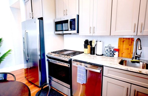 Treme Apartment | Governors Apartment - 2 bedroom - Steps to FQ