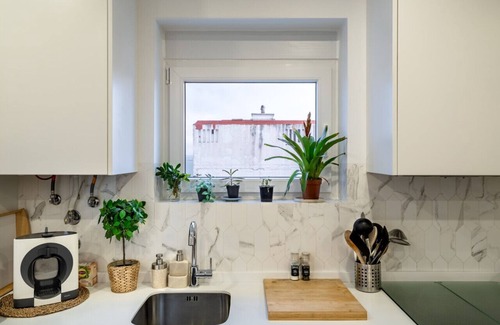 Alfama Apartment | Graça Gem: T1 Oasis with Amazing Terrace