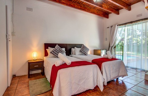 Kempton Park Bed & Breakfast | Grace Guesthouse & Tour is 10 min from OR Tambo Intern. Airport in Johannesburg