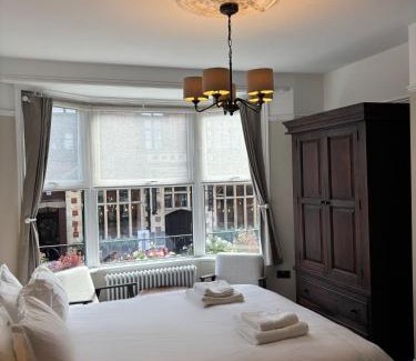 Tring Apartment | Grace's Guesthouse 68b