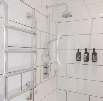 Tring Apartment | Grace's Guesthouse The Suite Room 6