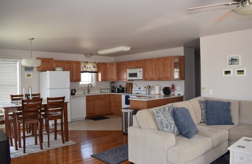 Chincoteague House | Grace Street Refuge-Beautiful VIEWS of the Chincoteague Bay, Firepit!