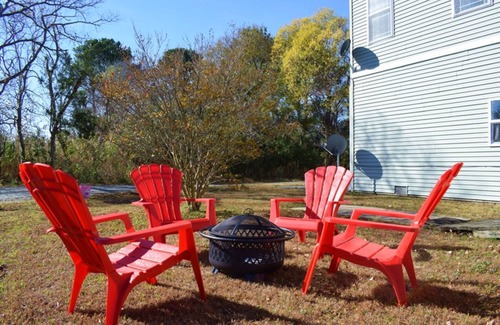 Chincoteague House | Grace Street Refuge-Beautiful VIEWS of the Chincoteague Bay, Firepit!