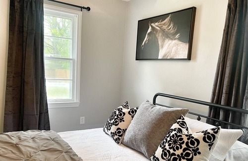 Decatur House | Graceful Living - Sweet Hidden Gem