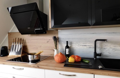 Greetsiel Apartment | Grachtensteern- Maisonette Og-ferienwohnung Direkt an der Greetsieler Gracht