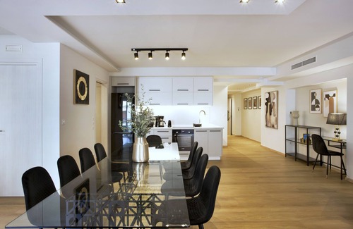 Thissio Apartment | Gracious-With Balcony 2Bd/3Ba Apt in Ideal Location
