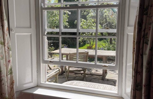 Kingsdon House | Grade II Listed House, Tranquil Garden & Parking