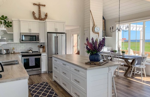 Sea View House | Graham's Reef - NEW, Ocean views, 2min walk to beautiful beach, AC