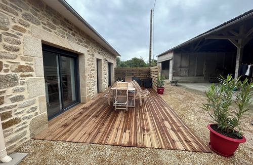 Plouneour-Brignogan-Plages House | Grande Maison en Pierres Rénovée à 1,5 km de la mer