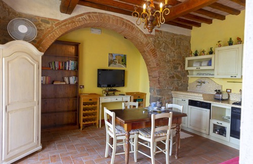 Monte San Savino Apartment | GRANAIO-Poggio delle Robinie-Ceppeto 136 -M.S.Savino