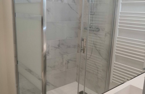 Mantes-la-Jolie Apartment | Grand 2P Entièrement Neuf, Bords de Seine Mantes