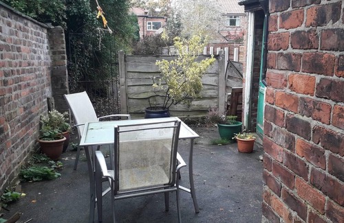 Trafford House | Grand 4-Bed Quasi semi House in Manchester