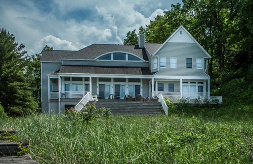 Grand Beach House | Grand Beach Lakefront