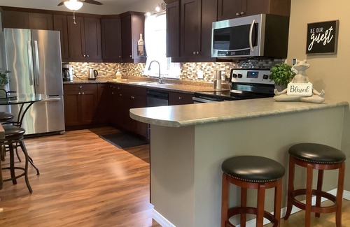 Grand Bend Cottage | Grand Bend-Pinery Park- Bike or hike to the beach & river ( families/couples)
