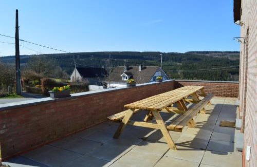 Stavelot House | Grand gîte calme à proximité du circuit de Spa-Francorchamps - Gîte la Bruyère