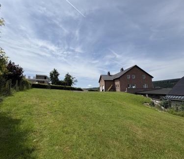 Stavelot House | Grand gîte calme à proximité du circuit de Spa-Francorchamps - Gîte la Bruyère