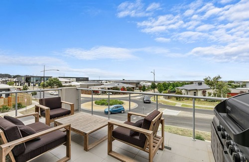 Torquay House | Grand in size and design, this 4-bedroom home is perfect for large families