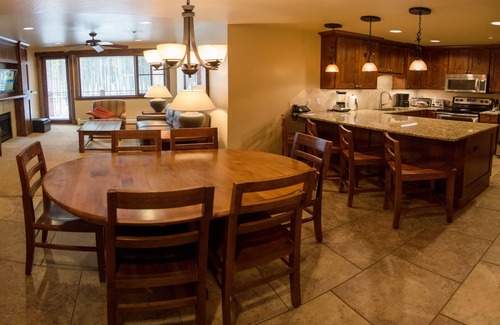 Breckenridge Condo | Grand Lodge on Peak 7 Lux Slopeside Ski In-Ski Out ! Lowest Rate! 3/8-3/15/26