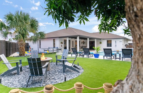 Lantana House | Grand Luxe Villa – Near Beach, Heated Pool, Game Room, Theater Nights