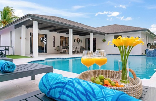 Lantana House | Grand Luxe Villa – Near Beach, Heated Pool, Game Room, Theater Nights