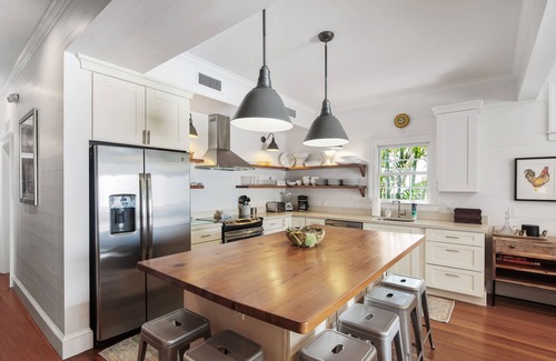 Uptown - Upper Duval House | ~ GRAND MAISON ~ Spacious home on Duval St with pool and 4 ensuite bedrooms.