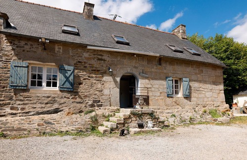 Cleguerec Cottage | "Grand Maman" House with Shared Pool, Shared Terrace and Wi-Fi