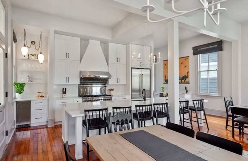 Esplanade Ridge Bed & Breakfast | Grand NOLA Estate | Heated Pool