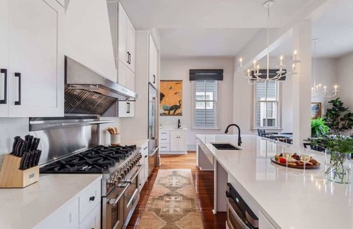 Esplanade Ridge Bed & Breakfast | Grand NOLA Estate | Heated Pool