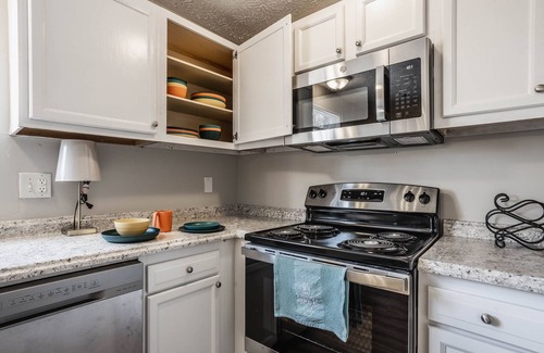 Sheridan House | Grand Park, Westfield, Space For Entire Team, Sleeps 30 comfortably. Unit B