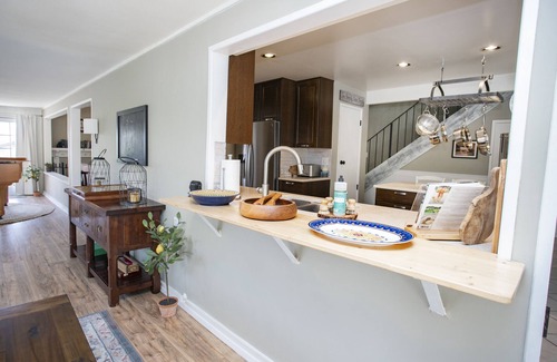 Bonita House | Grand Piano, Stocked Kitchen, Modern Decor