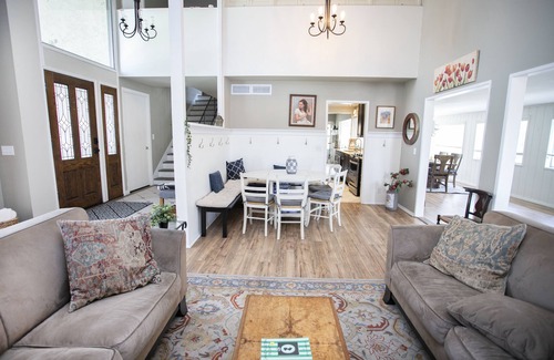 Bonita House | Grand Piano, Stocked Kitchen, Modern Decor