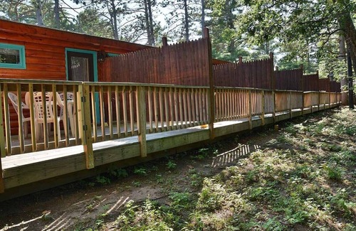Hayward House | Grand Pines Motel Rooms