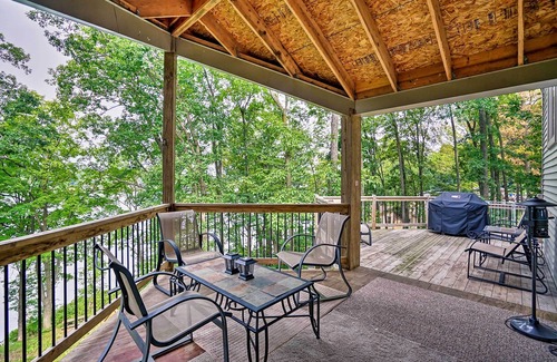 Lowell Cottage | Grand Rapids Area Lakefront House w/Dock